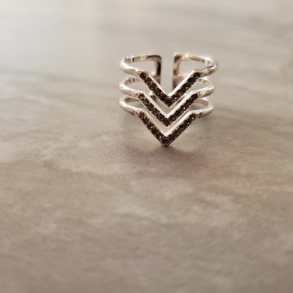 ✨ Stella & Dot Silver Rhinestones Crystals Pave Modern Minimalist ring Size 6 ✨ - Picture 2 of 9